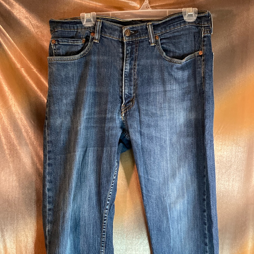 Classic Blue Levi’s 540(?) Men's Jeans 35 X 32. G